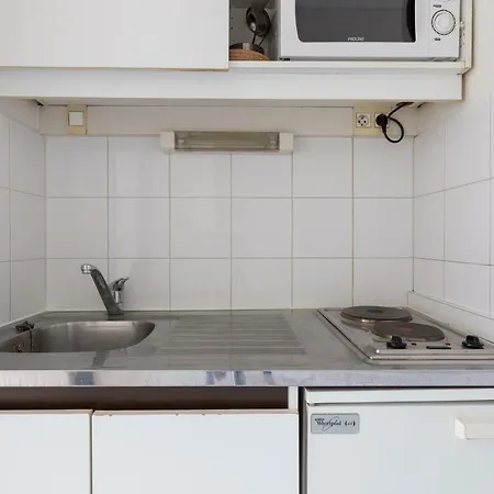 Very Functional Studio Monplaisir - Near Metro Appartement *