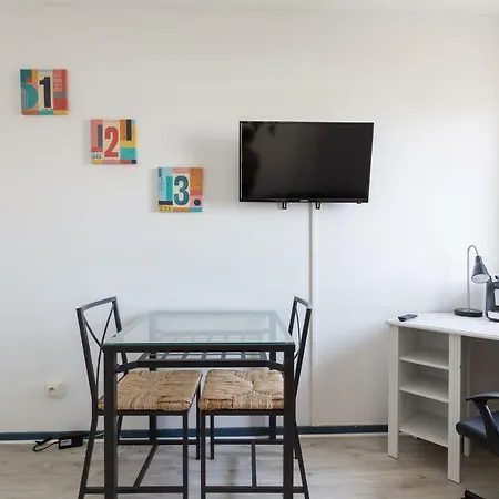 Very Functional Studio Monplaisir - Near Metro Appartement